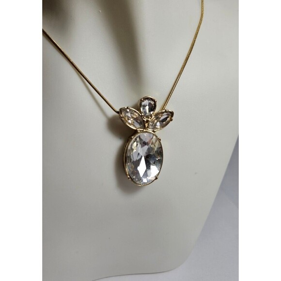 Vintage Golden Tone Metal Large Pear Shaped Rhinestone Bow Pendant Necklace. - Picture 3 of 6